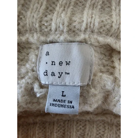 A New Day Women's Sweater Vest Size L Cream Cable Knit Polyester Spandex Blend - Picture 3 of 5